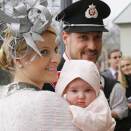 Kronprinsfamilien ankommer slottet til Prinsessens dåp (Foto: Heiko Junge, Scanpix)